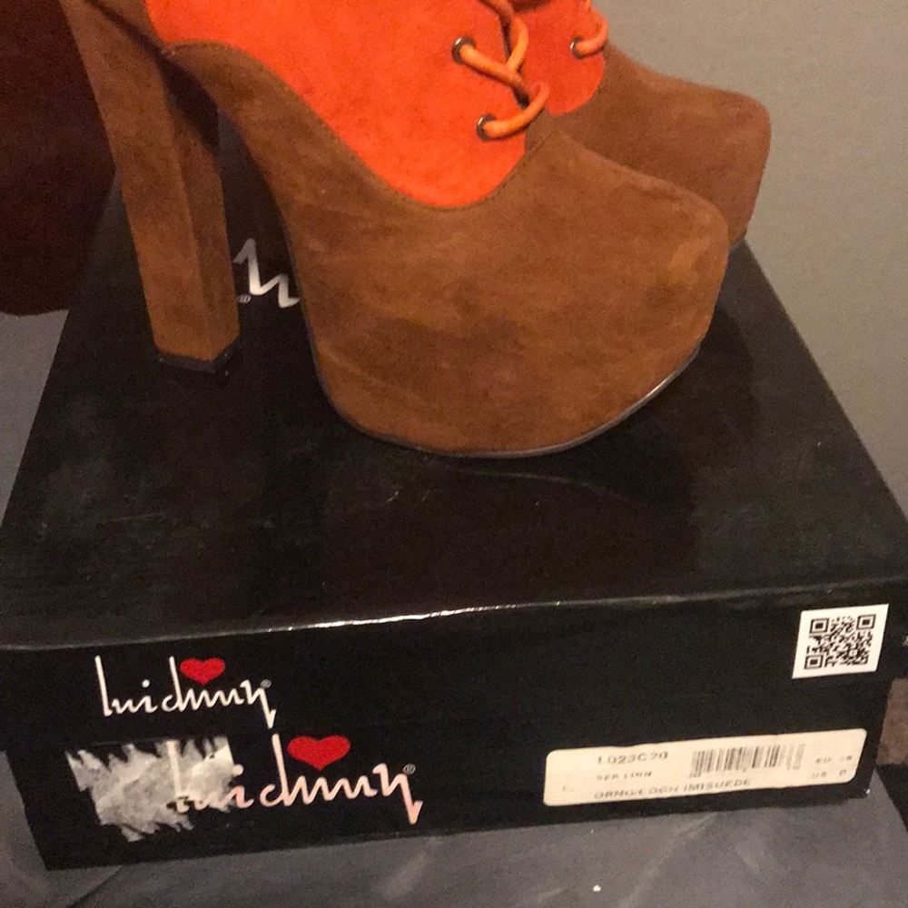 Shoes - Picture 3 of 4